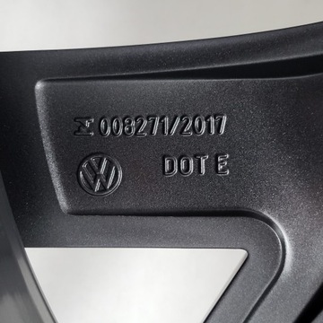 20 ORIGINÁLNÍ VW TOUAREG CR7 III R-LINE NOVÉ 760601025R