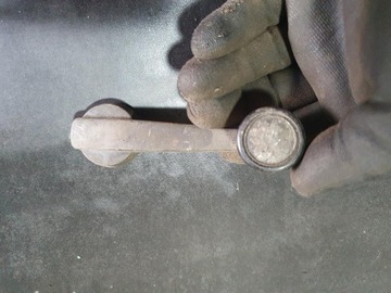 ФИАТ 126 МАЛУХ АВТОМОБИЛЬНОЕ СТЕКЛО РУЧКА ОРИГИНАЛ РАЗНЫЙ КОНЦ.