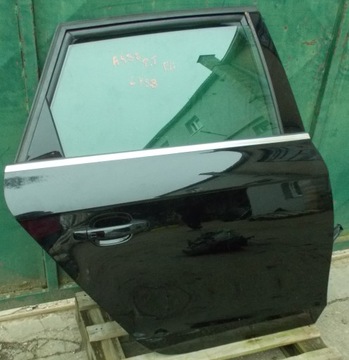 AUDI A4 B8 KOMBI FL 14R DRZWI PRAWY TYŁ LY9B