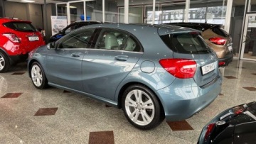 Mercedes Klasa A W176 Hatchback 5d 1.6 180 BlueEFFICIENCY 122KM 2014 Mercedes-Benz Klasa A Niepowtarzalny wyglad oraz stan Automat Ledy MOZLIWA, zdjęcie 4