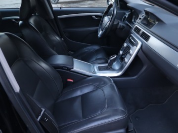 Volvo V70 III Kombi Facelifting 2.0 D4 DRIVE-E 181KM 2015 Volvo V70 D4, 178 KM, Automat, Skóra, Navi, Xenon, zdjęcie 8