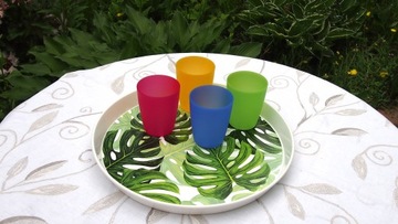 Круглый поднос 35 см с нанесенным на него миксом рисунков.