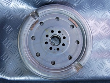 KOLO DVOUHMOTNÉ SETRVAČNÍK DSG 06J105266AE VW BEETLE 5C 2.0 TSI