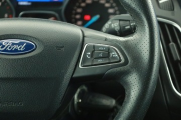 Ford Focus III Hatchback 5d facelifting 1.6 TDCi 95KM 2015 Ford Focus 1.6 TDCi, Salon Polska, Klima, zdjęcie 17