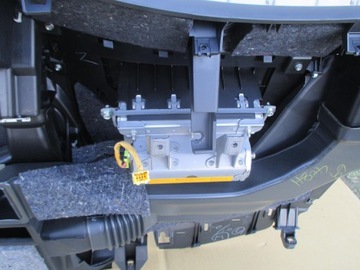 MITSUBISHI GRANDIS 03-11 KONZOLA ULOŽENÍ PÁSY EU