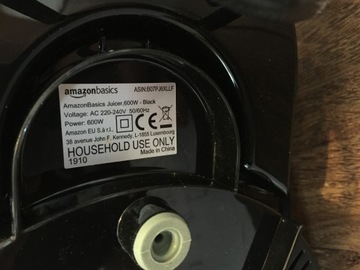 Соковыжималка AmazonBasics мощностью 600 Вт