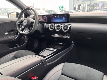 Mercedes CLA C118/X118 Shooting Brake AMG 2.0 35 AMG 306KM 2023 Mercedes-Benz CLA 35 AMG Mercedes-Benz CLA 35 AMG, zdjęcie 30