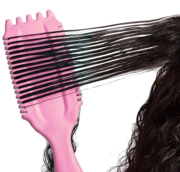 ЩЕТКА ДЛЯ ВКУРНЫХ ВОЛОС, ОПРЕДЕЛЯЮЩАЯ КУДРЫ И УВЕЛИЧИВАЮЩАЯ ОБЪЕМ SzW15r