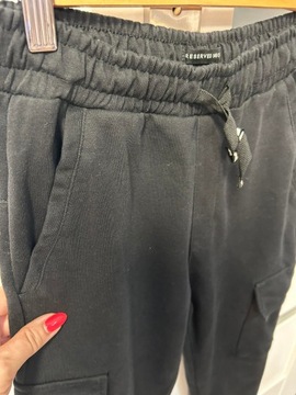 Спортивные костюмы Reserved черные 146 размер.