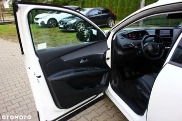 Peugeot 5008 II Crossover Facelifting 1.5 BlueHDi 130KM 2021 Peugeot 5008 Peugeot 5008 1.5 BlueHDI Allure SampS 1.5 Diesel 130KM, zdjęcie 30