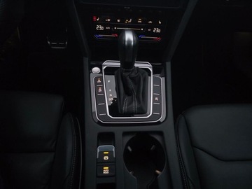 Volkswagen Arteon Fastback Facelifting 2.0 TSI 190KM 2023 Volkswagen Arteon 2.0TSI 190KM R-Line DSG FV23 DCC skory Nappa Hak Pakiety, zdjęcie 27