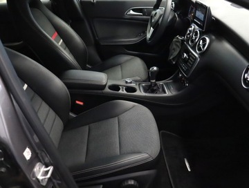 Mercedes Klasa A W176 Hatchback 5d 1.6 180 BlueEFFICIENCY 122KM 2014 Mercedes A A 180, Skóra, Navi, Klima, Parktronic, zdjęcie 8