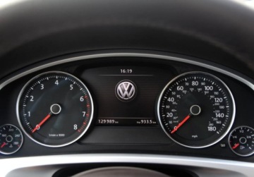 Volkswagen Touareg II SUV 3.6 V6 FSI BlueMotion 280KM 2012 Volkswagen Touareg 3.6 V6 Panorama Skory 3.6 Benzyna 280KM, zdjęcie 19
