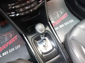 Peugeot 2008 I SUV Facelifting 1.2 PureTech 110KM 2018 Peugeot 2008 Automat Klimatronik Nawigacja 1.2 Benzyna 110KM, zdjęcie 19