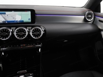 Mercedes CLA C118/X118 Shooting Brake Facelifting 1.3 200 163KM 2025 CLA 200 AMG Line Shooting Brake 1.3 (163KM) 2025, zdjęcie 9