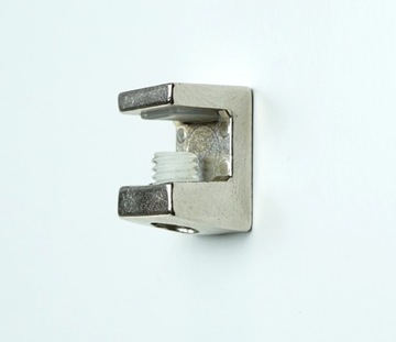 1 стеклянная полка с никелевым крепежным штифтом