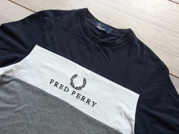 FRED PERRY_MARKOWA KOSZULKA T-SHIRT Z LOGO_XS/S