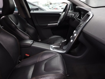 Volvo XC60 I SUV Facelifting 2.4 D4 190KM 2017 Volvo XC60 D4, Salon Polska, Serwis ASO, 187 KM, zdjęcie 8