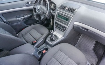 Skoda Octavia II Kombi 1.6 TDI CR DPF 105KM 2011 Skoda Octavia Skoda Octavia 1.6 TDI 105KM 1.6 Diesel 105KM, zdjęcie 33