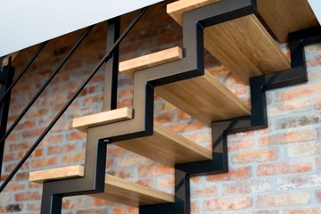 Konstrukcja schodowa loftowa z profila 60x60