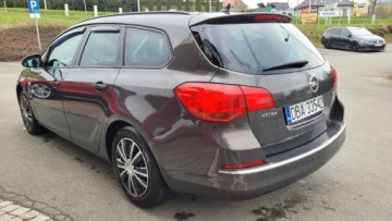 Opel Astra J Sports Tourer 1.7 CDTI ECOTEC 130KM 2012 Opel Astra ASTRA 1.7cdti 130KM Lift Ledy Xenon Navi MOZLIWA ZAMIANA 1.7, zdjęcie 4