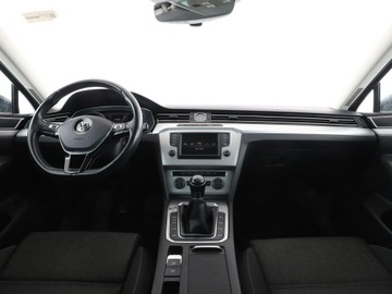 Volkswagen Passat B8 Variant 1.4 TSI BlueMotion Technology ACT 150KM 2016 Volkswagen Passat klima auto navi grzane fotele, zdjęcie 14