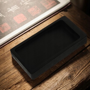 Inkslab пишет каллиграфию, шлифовает камень