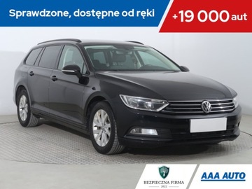 Volkswagen Passat B8 Variant 1.6 TDI BlueMotion SCR 120KM 2016 VW Passat 1.6 TDI, Salon Polska, Klima