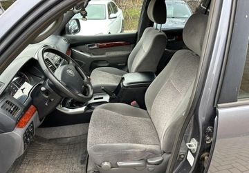 Toyota Land Cruiser IV 3.0 D-4D 163KM 2003 Toyota Land Cruiser 3,0 D 163 KM 4x4 7-osob GWARANCJA Zamiana Zarejestrowa, zdjęcie 16