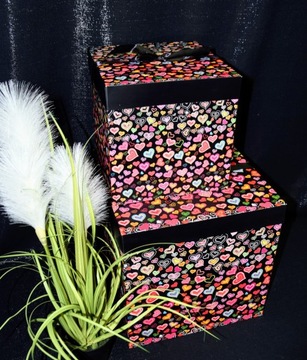 PUDEŁKO PREZENTOWE 22X22 CM 4 WZORY