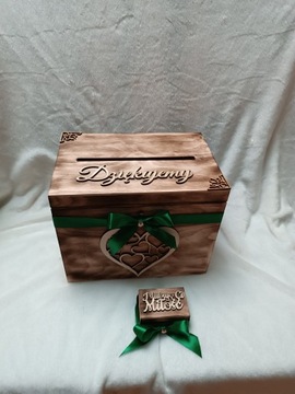 Коробка для конвертов и обручальных колец + вешалки, насыщенно-зеленого цвета.