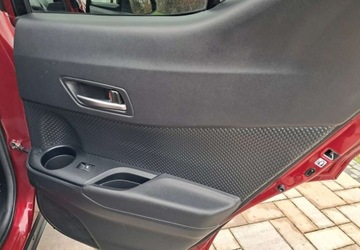 Toyota C-HR I Crossover 1.8 Hybrid 122KM 2018 Toyota C-HR Toyota C-HR 1.8 Hybryda 122KM, zdjęcie 12