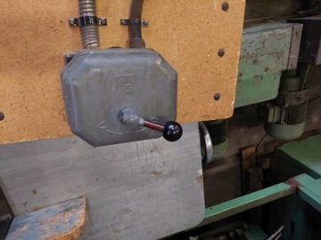 Двухножевой строгальный станок австрийской компании Graf.