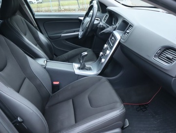 Volvo V60 I Kombi Facelifting 2.0 D4 DRIVE-E 190KM 2016 Volvo V60 D4 2.0, Salon Polska, Serwis ASO, zdjęcie 8