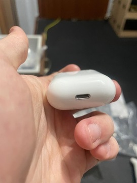 ОРИГИНАЛЬНЫЙ ЗАРЯДНЫЙ ЧЕХОЛ ДЛЯ AIRPODS 2-го поколения A1602 A2032 A2031 A1938
