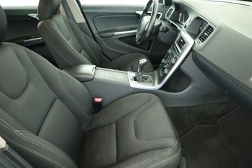 Volvo V60 I Kombi Facelifting 2.0 T3 DRIVE-E 152KM 2017 Volvo V60 T3 2.0, Salon Polska, VAT 23%, Navi, zdjęcie 6