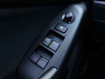 Mazda 3 III Hatchback Facelifting 2.0 SKYACTIV-G 120KM 2016 Mazda 3 2.0 Skyactiv-G, Navi, Xenon, Bi-Xenon, zdjęcie 18