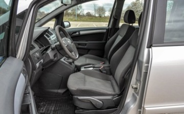 Opel Zafira B 1.8 ECOTEC 140KM 2009 Opel Zafira 1,8 (140KM) LPG 2009 r. Lift 7-osobowy 1.8 BenzynaLPG 140KM, zdjęcie 6