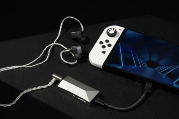 Astell&Kern HC4 ПОРТАТИВНЫЙ ЦАП-УСИЛИТЕЛЬ ДЛЯ НАУШНИКОВ USB LIGHTNING AK4493