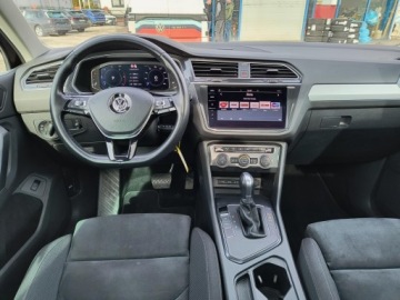 Volkswagen Tiguan II SUV 2.0 TDI 150KM 2019 Volkswagen Tiguan 2.0 TDI/150 KM,DSG-7G, zdjęcie 13