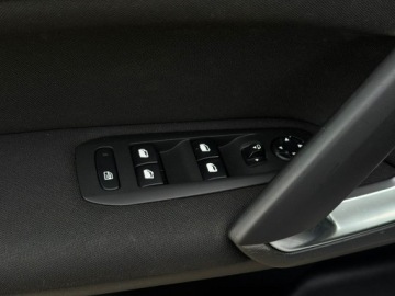 Peugeot 308 II Hatchback 5d 1.2 PureTech 130KM 2017 Peugeot 308 T9 1.2 Benzyna 131KM, zdjęcie 22