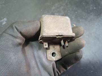 SAMOCHÓD FIAT 126 MALUCH REGULATOR PRZEKAŹNIK ELEMENT ELEKTRYCZNY