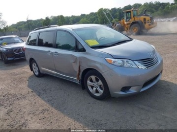 Toyota Sienna III 2017 Toyota Sienna 2017 TOYOTA SIENNA LE 8 PASSENGER 3.5 Benzyna 296KM, zdjęcie 2