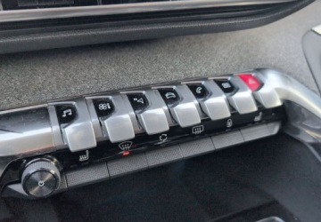 Peugeot 5008 II Crossover Facelifting 1.2 PureTech 130KM 2021 Peugeot 5008 1.2 PureTech Allure Pack SS EAT8 SalonPL Dobrze Doposazony FV, zdjęcie 17