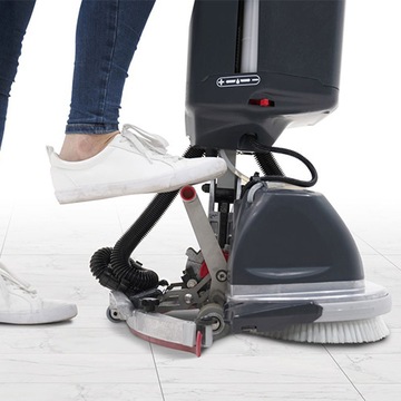 Аккумуляторная чистящая машина Numatic NUC244NX, поломоечная машина АККУМУЛЯТОРНАЯ БАТАРЕЯ