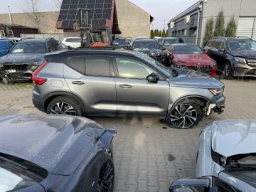 Volvo XC40 Crossover 2.0 T5 247KM 2019 Volvo XC 40 R design T5 AWD HAK Skóra Panorama, zdjęcie 4