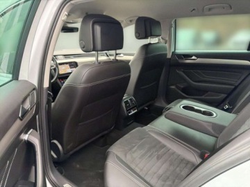 Volkswagen Passat B8 Variant Facelifting 2.0 TDI SCR 150KM 2023 Volkswagen Passat TDI 150KM Elegance LED Matrix Nawigacja Martwe pole, zdjęcie 32