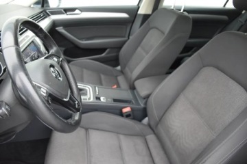 Volkswagen Passat B8 Variant 2.0 TDI 190KM 2015 Volkswagen Passat Variant VW PASSAT 2.0TDI 190KM DSG NAVI HAK Masaze Gwara, zdjęcie 19