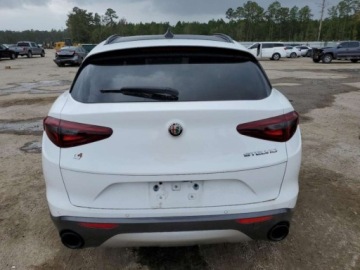 Alfa Romeo Stelvio SUV Facelifting 2.0 Turbo 280KM 2022 Alfa Romeo Stelvio 2022, 2.0L, 4x4, TI, porysowany lakier 2.0 Benzyna 280KM, zdjęcie 4