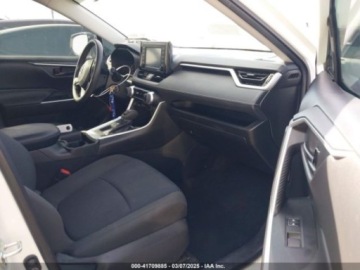 Toyota 2021 Toyota RAV4 2021r., LE, od ubezpieczalni 2.5 Benzyna 203KM, zdjęcie 8